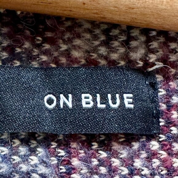 On Blue Women's Poncho Faux Fur Hooded Wrap Cape Size L/XL Plaid Arm Holes Boho - Picture 4 of 16